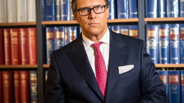 62b0732c1d12a063c97b9336_Rechtsanwalt-SCHUBERT-homepage.webp