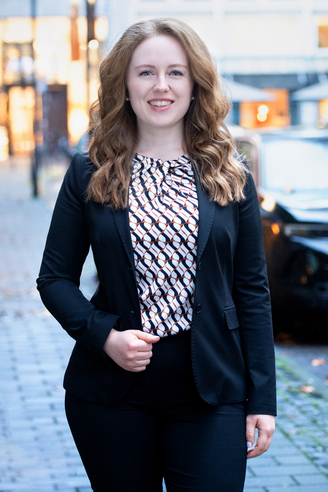 Rechtsanwaeltin-Julia-Zinke-Totale-Kanzlei-Pauly-Rechtsanwaelte-Koeln.jpg