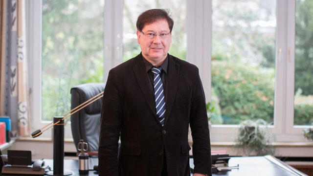 Rechtsanwalt_Ulrich_Walter_2_L.jpg