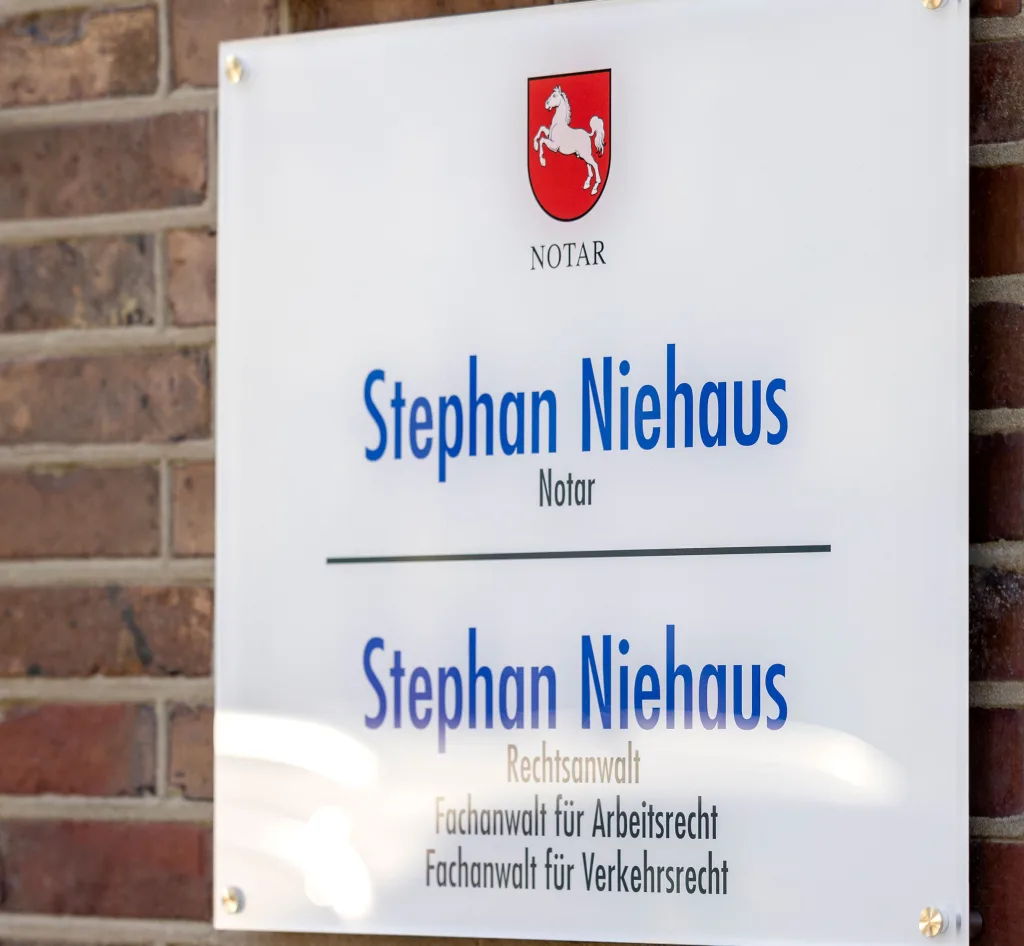 Stephan-Niehaus_Anwalt_Notar_berndhempenfotografie-1024×946-1.webp