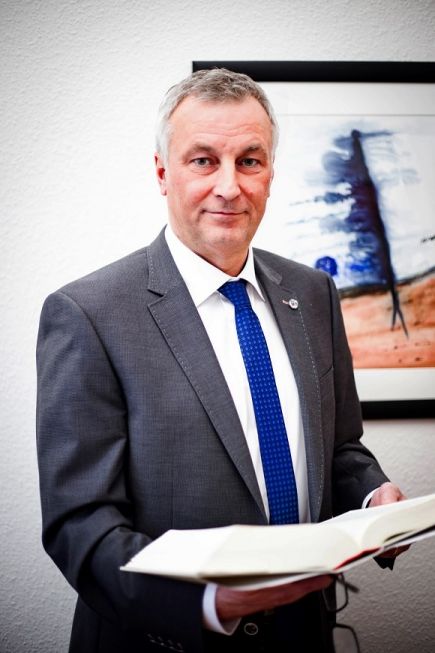 anwalt-karl-heinz-hornung-max-d6ff7648a97eb95a12592bbf526314f0.jpg