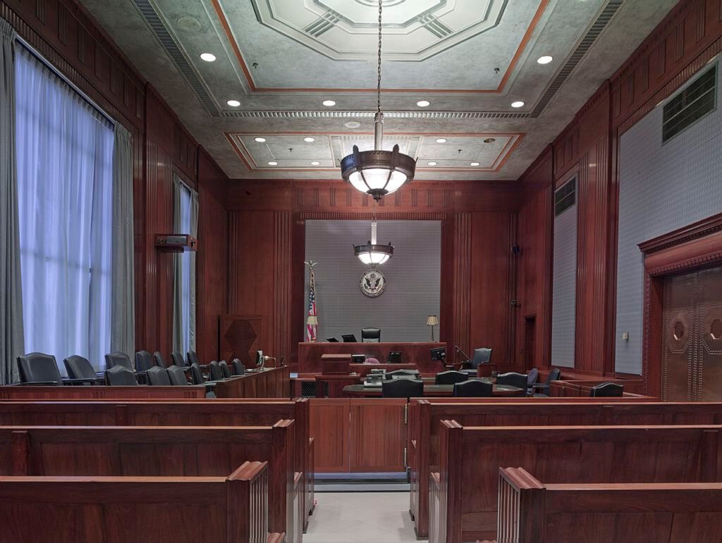 courtroom-898931_1280-274.jpg