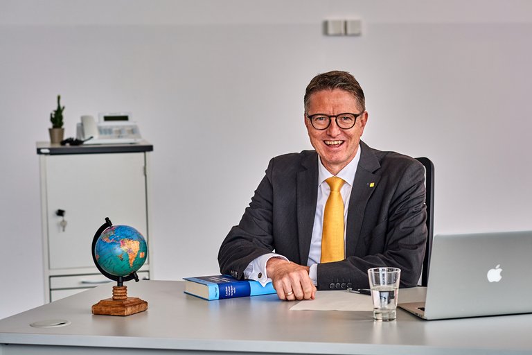 csm_Dr.Teigelack-Lenhard-ADAC-Vertragsanwalt_871485d9d2.jpg