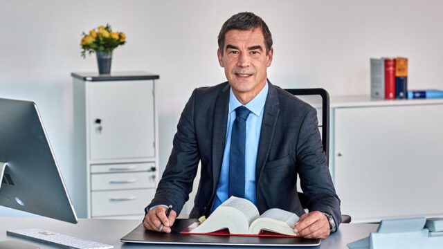 csm_Kraft-Armin-Dr-ADAC-Vertragsanwalt_eeb0248fae.jpg