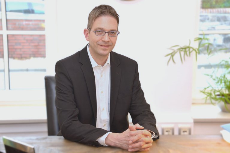 csm_Thoene-Oliver-ADAC-Vertragsanwalt_705fbc9f63.jpg