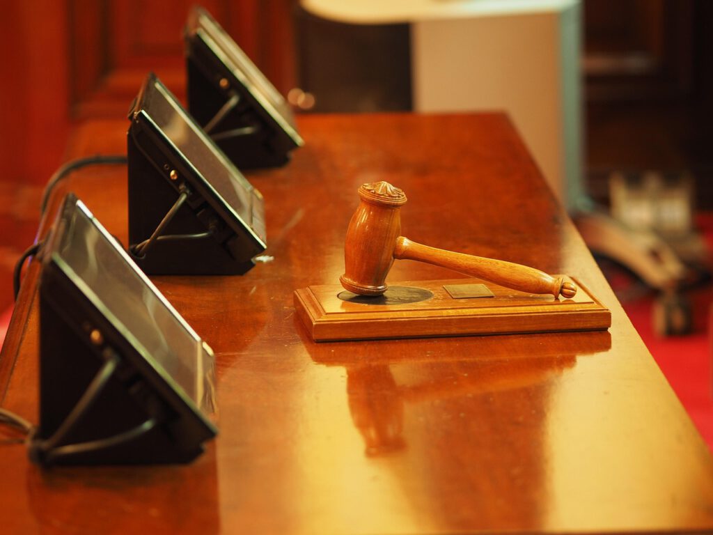 judge-1587300_1280-322.jpg