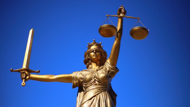 justice-2060093_1280-329.jpg