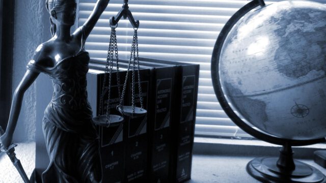 lady-justice-2388500_1280-44.jpg