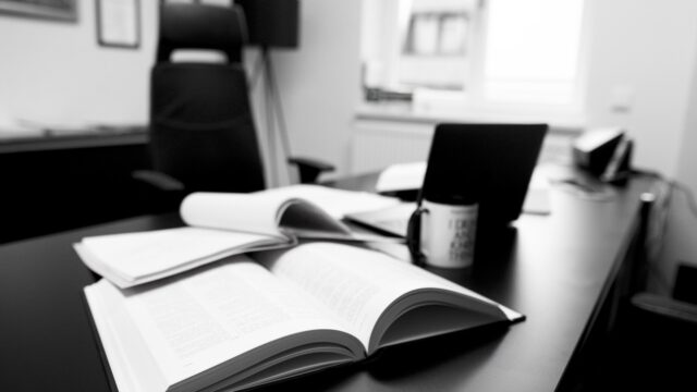 law-firm-4924547_1280-256.jpg