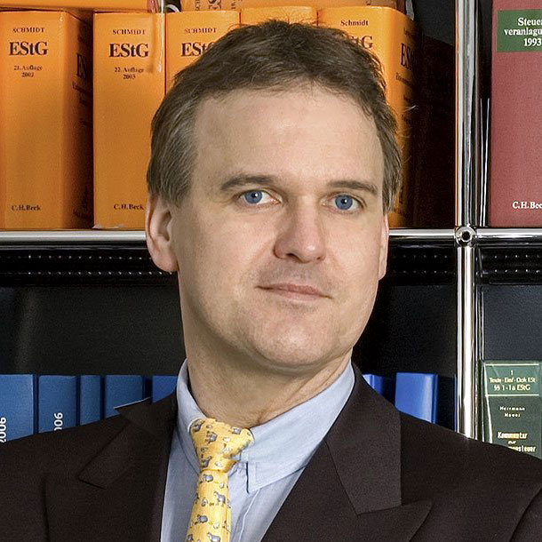 oliver-schueler-portrait-1.jpg