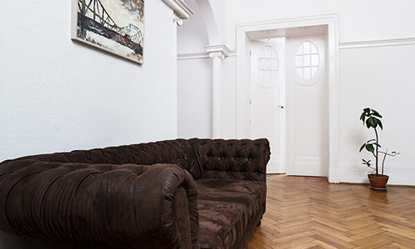 wartebereich_sofa.jpg
