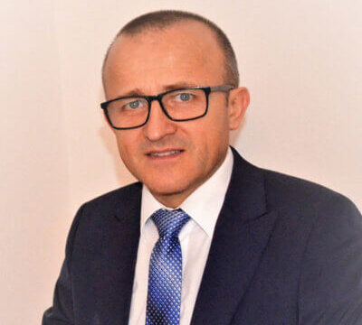 Rechtsanwalt-Miroslaw-Tolksdorf-Portrait_3-1-400×400-1.jpg