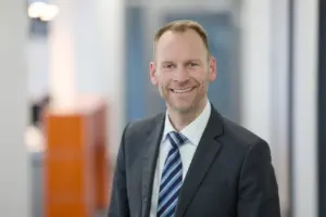 Rechtsanwalt_Manuel_Rogge-300×200-1.webp
