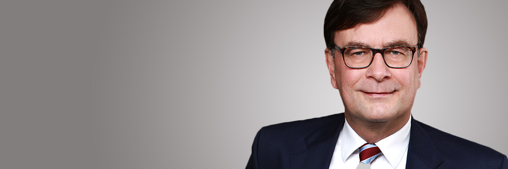 buehne_anwalt_assmann_portraet.jpg