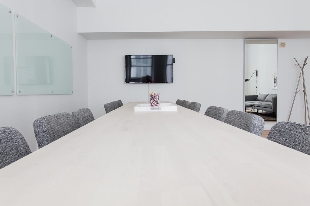 chairs-2181951_1280-349.jpg