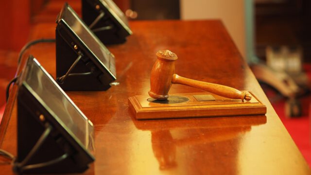 judge-1587300_1280-320.jpg