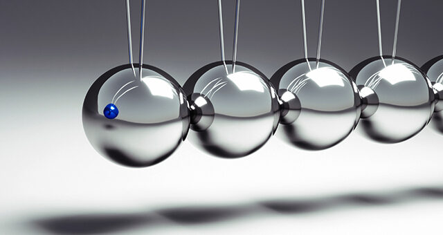 Newtonsches Pendel – Impuls – Blau