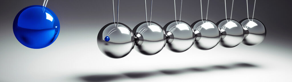 Newtonsches Pendel – Impuls – Blau