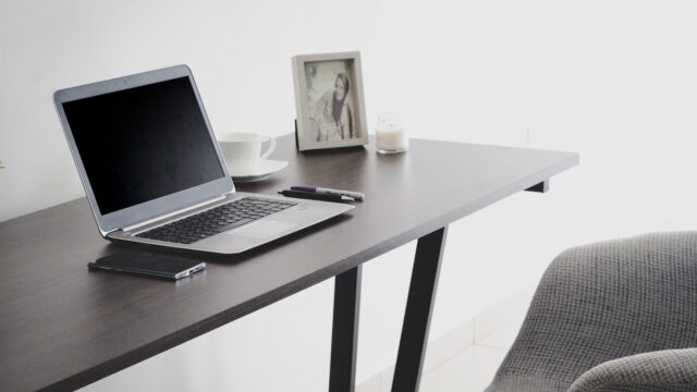 workplace-5517762_1280-376.jpg
